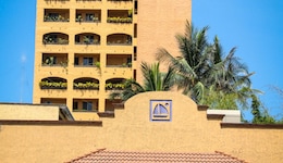 Costa De Oro Beach Hotel