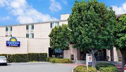 Days Inn & Suites By Wyndham Fullerton
