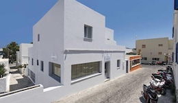 Central Fira Suites