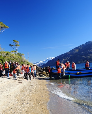 Kawesar_Playa_fiordo_Las_Montañas