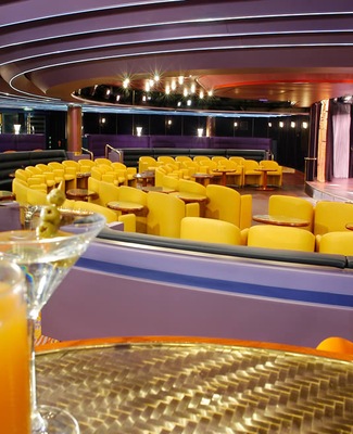 ms Oosterdam_Piano Bar2