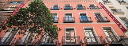 Petit Palace Tres Cruces