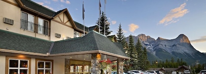 Coast Canmore Hotel & Conference Centre