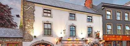 Queens Hotel And Nightclub