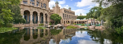 The Palace Of The Lost City At Sun City Resort