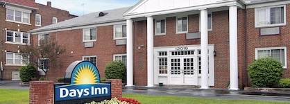 Days Inn By Wyndham Cleveland Lakewood