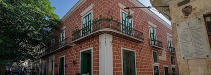 Hotel Conde De Villanueva