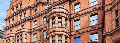 The Met Hotel