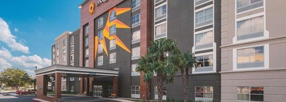 La Quinta Inn & Suites By Wyndham San Antonio Downtown
