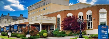 Collegian Hotel & Suites, Trademark Collection By Wyndham