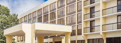 Days Inn &Suites By Wyndham Se Columbia Ft Jackson