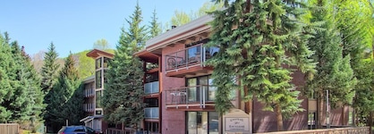 Chateau Chaumont Deluxe Condos