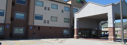Holiday Inn Express & Suites South - Lincoln By Ihg