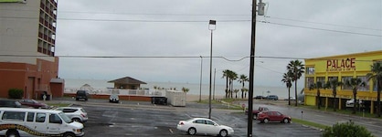 Regency Inn Motel By The Beach