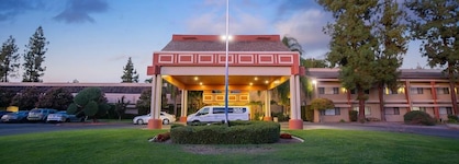 Piccadilly Inn Airport