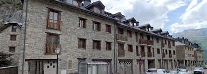 Apartamentos Escarrilla Suites 3000