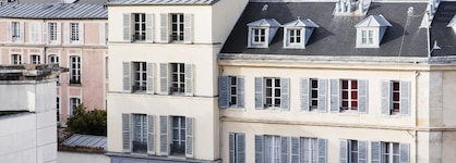 A L'hotel Des Roys