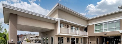 Econo Lodge Inn & Suites