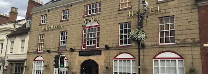 Warwick Arms Hotel