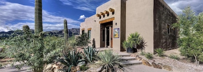 Hacienda Del Sol Guest Ranch Resort