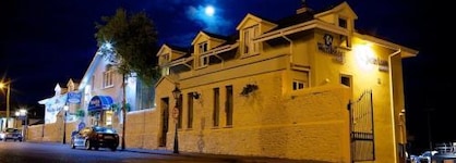 Watersedge Hotel