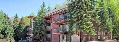 Chateau Eau Claire & Roaring Fork By Frias Properties