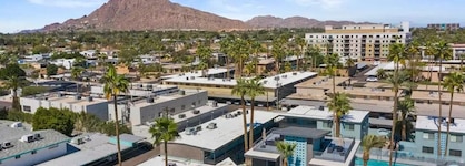 Walkable Ots Mid Century Condo-Pool