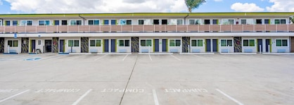 Exclusivo Inn & Suites