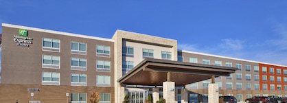 Holiday Inn Express & Suites Grand Rapids-Airport