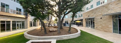 Cambria Hotel Austin Uptown Near The Domain