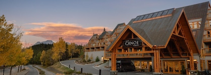 Hotel Canoe And Suites