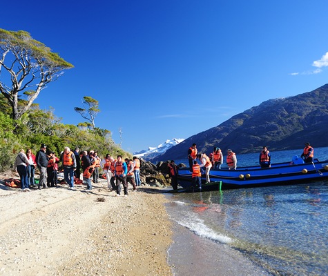Kawesar_Playa_fiordo_Las_Montañas