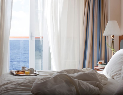 golden_cabin balcony