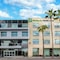 Holiday Inn Express & Suites Glendale Downtown By Ihg - map