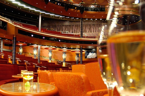 ms Oosterdam_theatre1