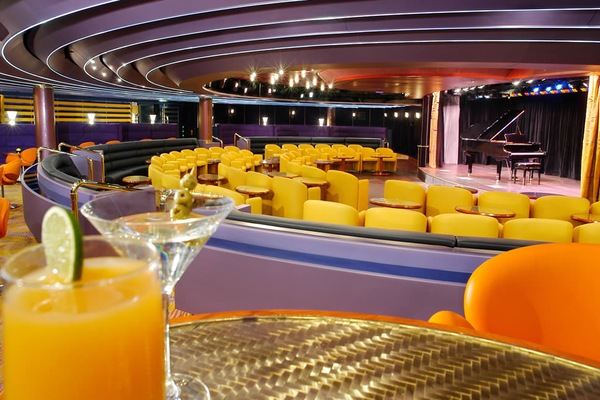 ms Oosterdam_Piano Bar2