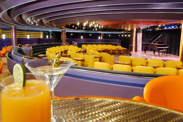 ms Oosterdam_Queens lounge