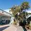 Garnet Inn & Suites