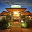 Bay Village Tropical Retreat & Apartments