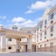 Days Inn & Suites By Wyndham Laurel Near Fort Meade