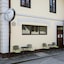 Emonec Hotel