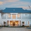 Long Lee Manor