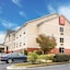 Econo Lodge Inn & Suites