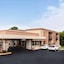Super 8 By Wyndham Lawrence Ku