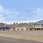 Colonial Square Inn & Suites