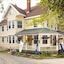 Inn At The Oaks