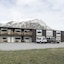 Yamnuska Suites