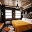 R13 - A Townhouse Hotel